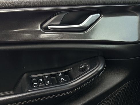 Used 2023 Jeep Grand Cherokee L Laredo image 24