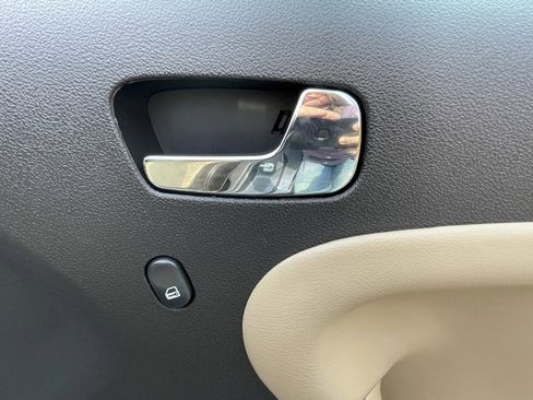 Used 2008 Pontiac Solstice Convertible w/ Premium Package image 12