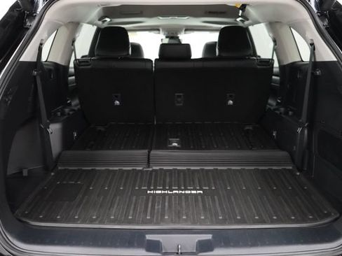 Used 2024 Toyota Highlander XLE AWD/4WD image 50