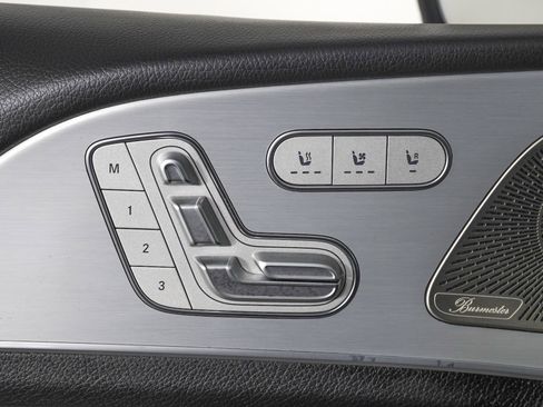 Used 2024 Mercedes-Benz GLS 450 4MATIC image 17