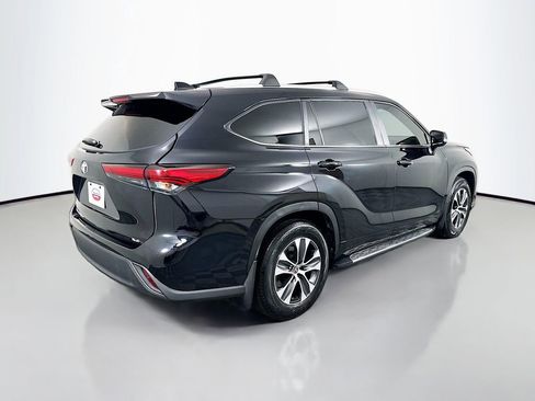 Used 2023 Toyota Highlander XLE FWD image 5