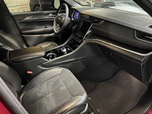 Used 2023 Jeep Grand Cherokee Altitude AWD/4WD image 11