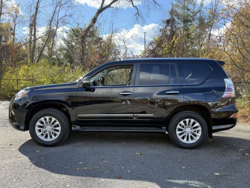 Used 2017 Lexus GX 460 image 8