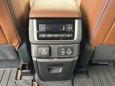 Used 2025 Subaru Ascent Touring w/ Popular Package #1 image 24