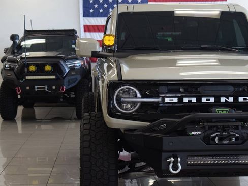 Used 2025 Ford Bronco Outer Banks AWD/4WD image 8