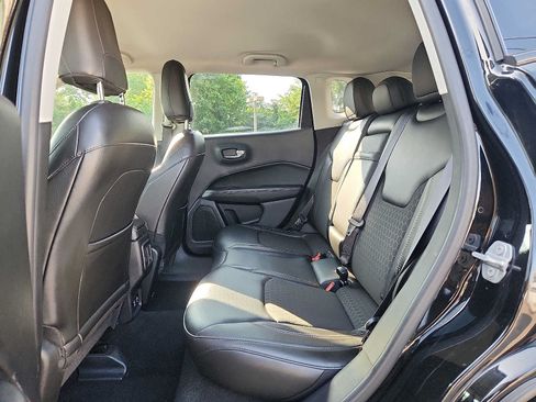 Used 2018 Jeep Compass Latitude w/ Popular Equipment Group AWD/4WD image 10