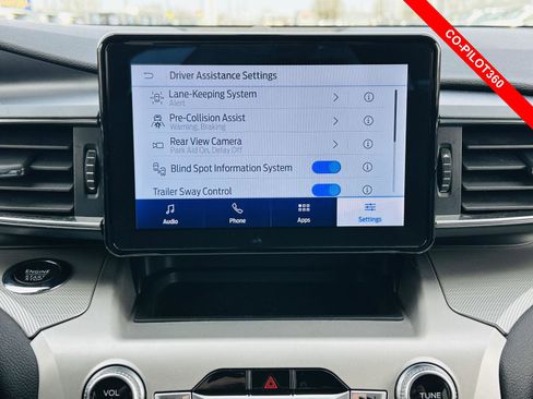 Used 2022 Ford Explorer XLT w/ Equipment Group 202A image 6