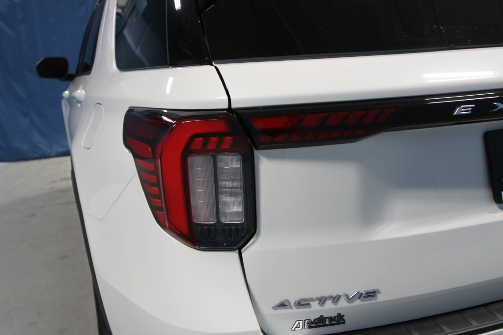 Used 2025 Ford Explorer Active AWD/4WD image 40