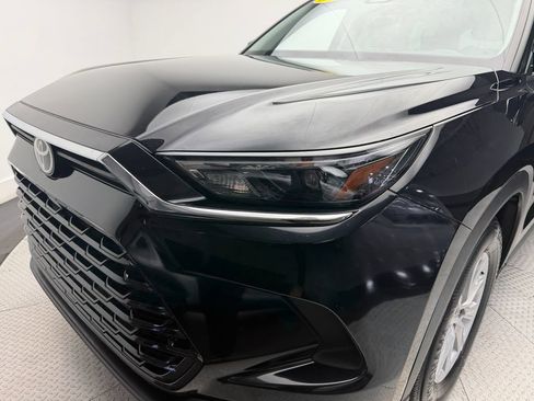 Used 2025 Toyota Grand Highlander AWD image 8