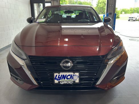 Used 2024 Nissan Altima 2.5 SV FWD image 8