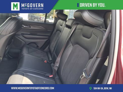 Used 2023 Jeep Grand Cherokee Altitude AWD/4WD image 21