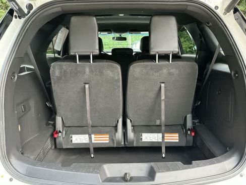 Used 2014 Ford Explorer XLT w/ Equipment Group 202A AWD/4WD image 25
