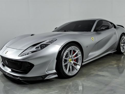 Used 2018 Ferrari 812 Superfast RWD image 5