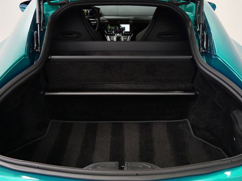 Used 2025 Aston Martin V8 Vantage Coupe image 17