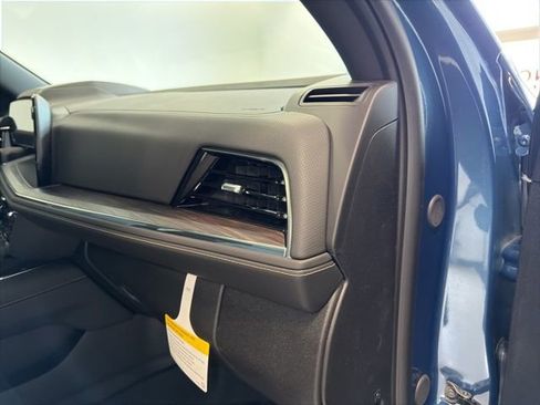 New 2026 Chevrolet Suburban Premier image 32