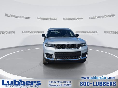 Used 2024 Jeep Grand Cherokee L Limited w/ Luxury Tech Group II image 3