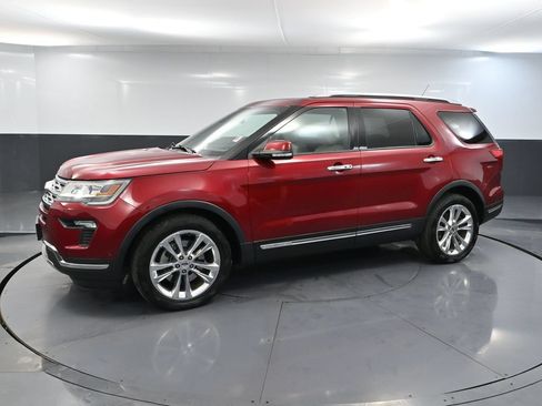 Used 2018 Ford Explorer Limited w/ Equipment Group 301A FWD image 11