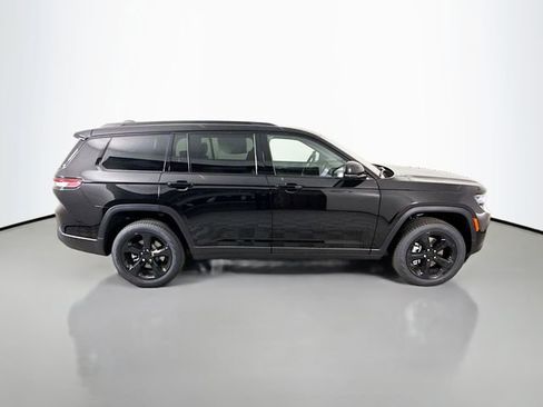 New 2025 Jeep Grand Cherokee L Limited w/ Black Appearance Package AWD/4WD image 8