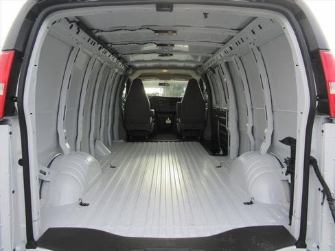 New 2025 Chevrolet Express 3500 Extended w/ Driver Convenience Package image 24