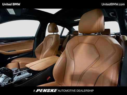 Used 2019 BMW 530e w/ Premium Package image 5