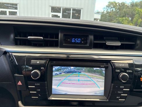 Used 2014 Toyota Corolla LE image 18