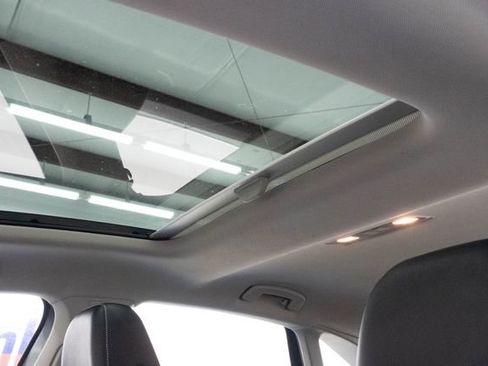 Used 2022 Volkswagen Jetta SE w/ Panoramic Sunroof Package image 4