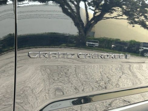 Certified 2024 Jeep Grand Cherokee Limited w/ Black Appearance Package image 30