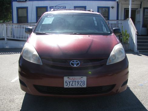 Used 2007 Toyota Sienna CE image 3