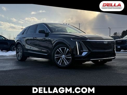 Certified 2025 Cadillac Lyriq Luxury image 1