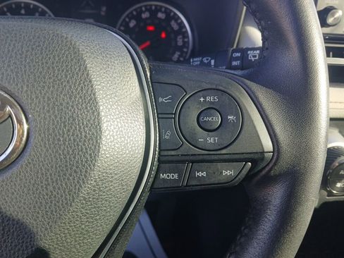 Used 2021 Toyota RAV4 XLE Premium image 23