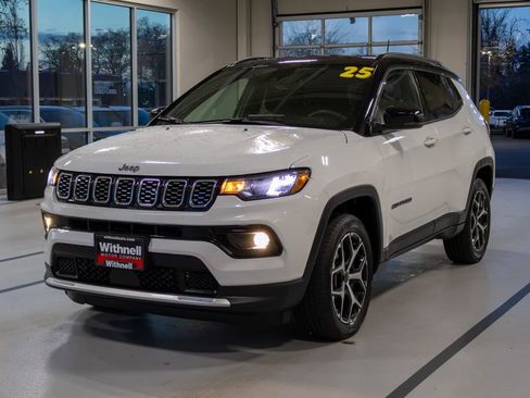 Used 2025 Jeep Compass Limited AWD/4WD image 3