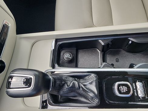 Used 2020 Volvo S60 T5 Momentum FWD image 19