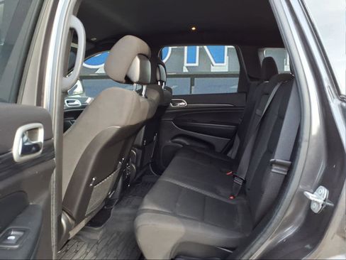 Used 2021 Jeep Grand Cherokee Laredo image 8