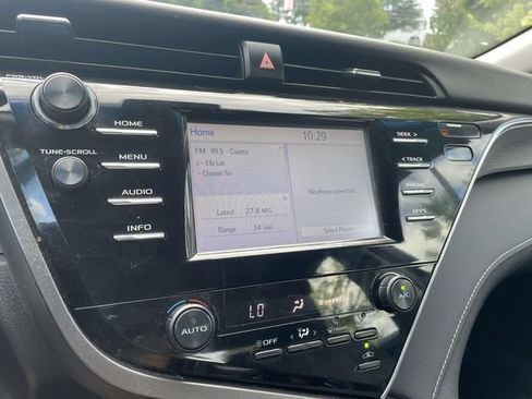 Used 2018 Toyota Camry SE FWD image 29
