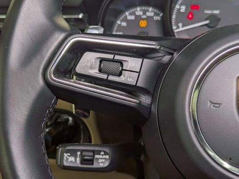 Certified 2025 Porsche Macan AWD/4WD image 41