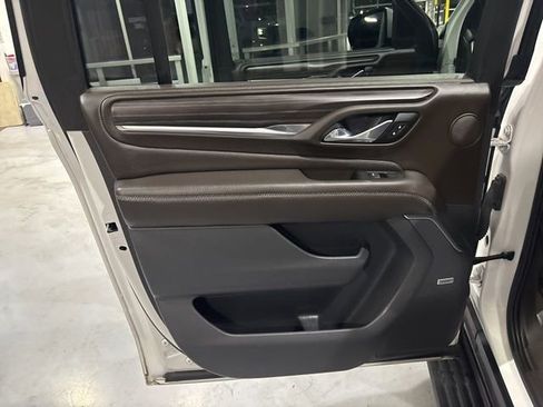 Used 2021 GMC Yukon XL Denali w/ Denali Premium Package AWD/4WD image 30