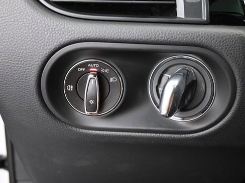 Used 2025 Porsche Macan image 19