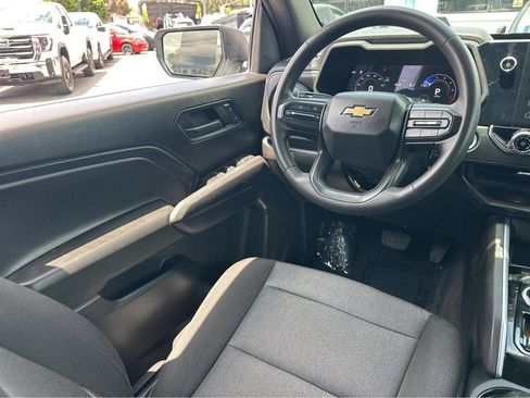 Used 2025 Chevrolet Colorado W/T AWD/4WD image 19