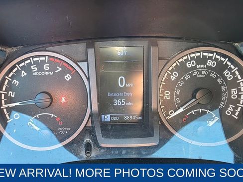 Used 2016 Toyota Tacoma TRD Sport image 17