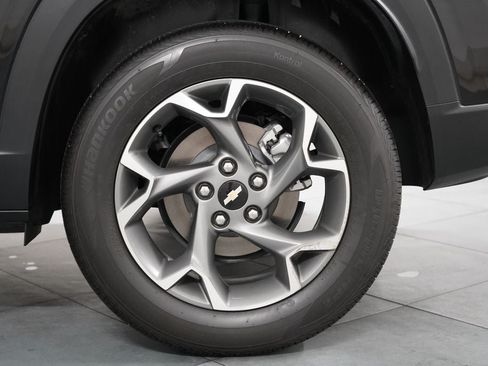 Used 2024 Chevrolet Trax LT w/ Sunroof Package FWD image 33