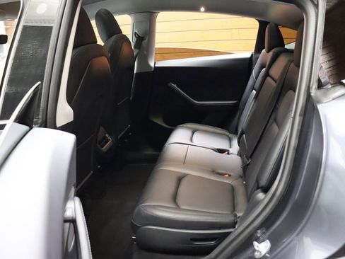 Used 2022 Tesla Model Y Long Range image 46