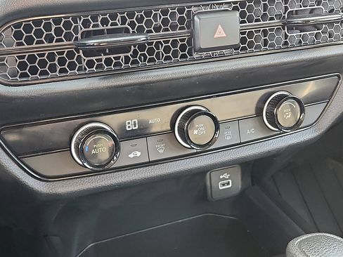 Used 2023 Honda HR-V LX image 15