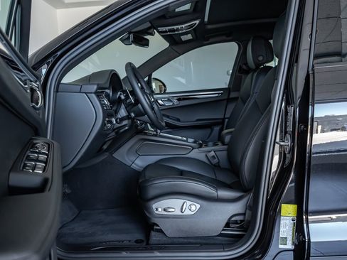 New 2026 Porsche Macan image 5