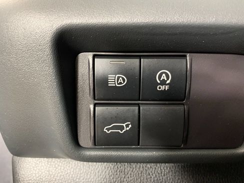 Used 2024 Toyota Highlander XLE AWD/4WD image 19
