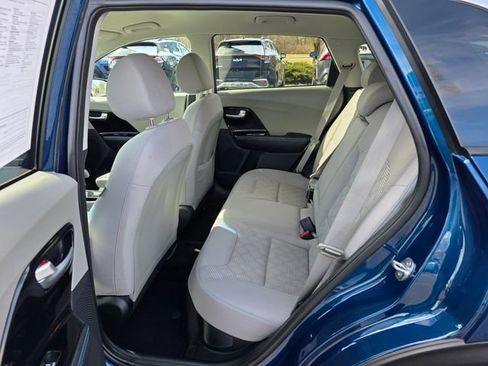 Used 2022 Kia Niro LXS image 18