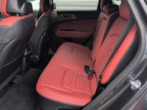 Used 2023 Kia Sportage SX Prestige image 11