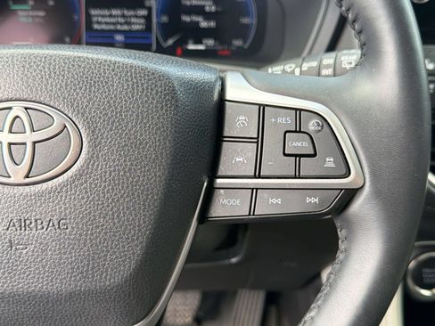 Used 2025 Toyota Grand Highlander FWD image 17