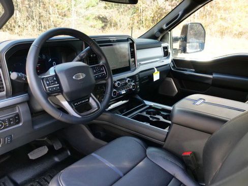 Used 2025 Ford F450 Platinum w/ FX4 Off-Road Package image 2