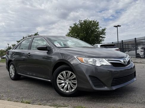 Used 2014 Toyota Camry LE FWD image 1