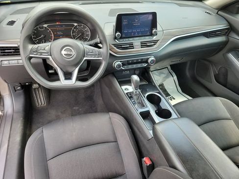 Used 2024 Nissan Altima 2.5 SV FWD image 17